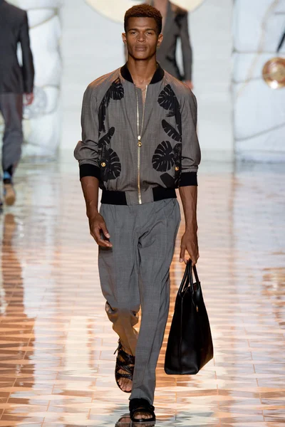 Look 32